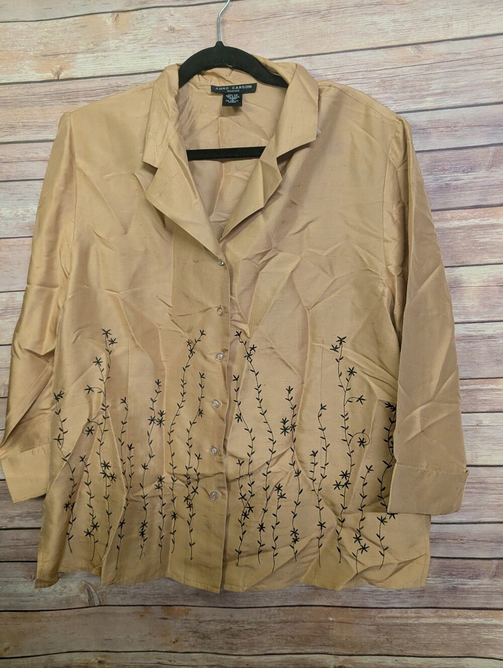 Anne Carson Tan Button-Front Blouse with Black Floral Stitching Sz 1XL
